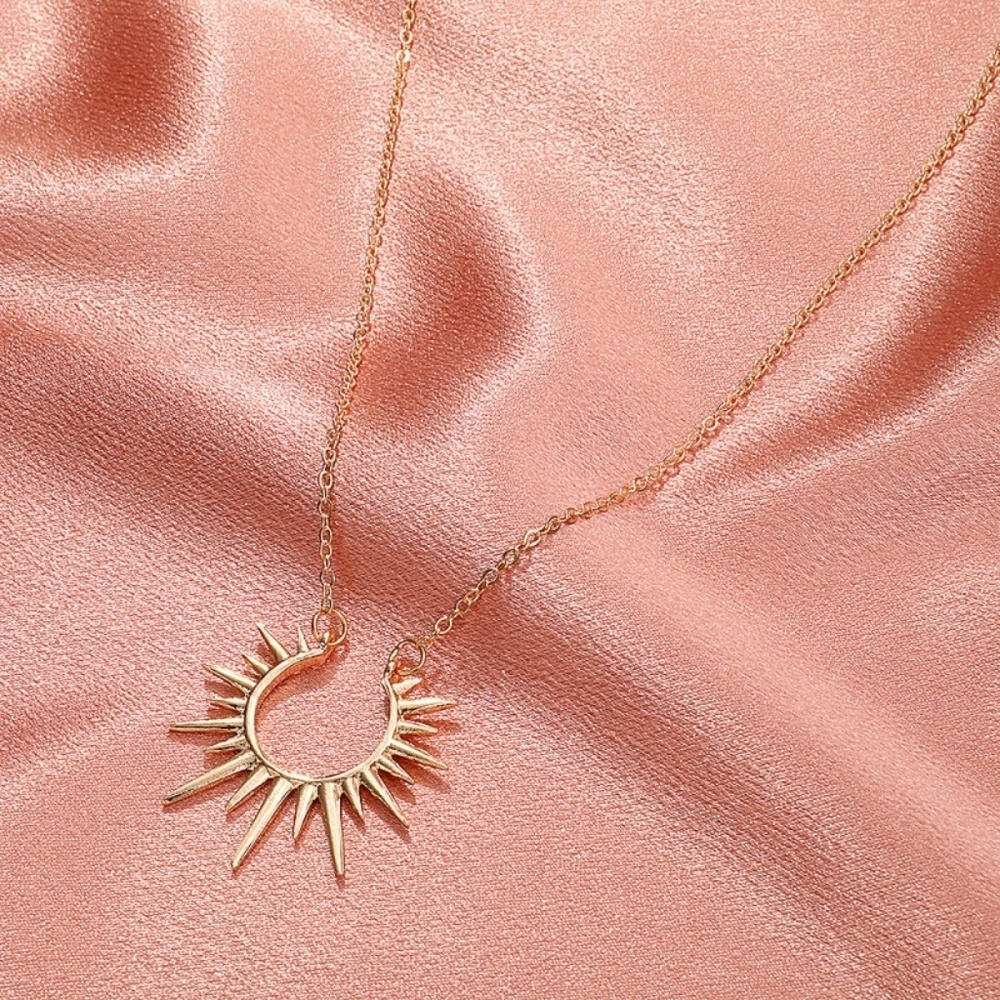 *LISSANDRA* Gold Open Sun Shaped Fashion Necklace - Picture 3 of 3